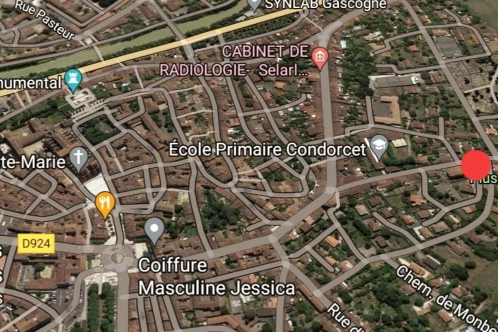 Maison De Rue: Auch Esterno foto