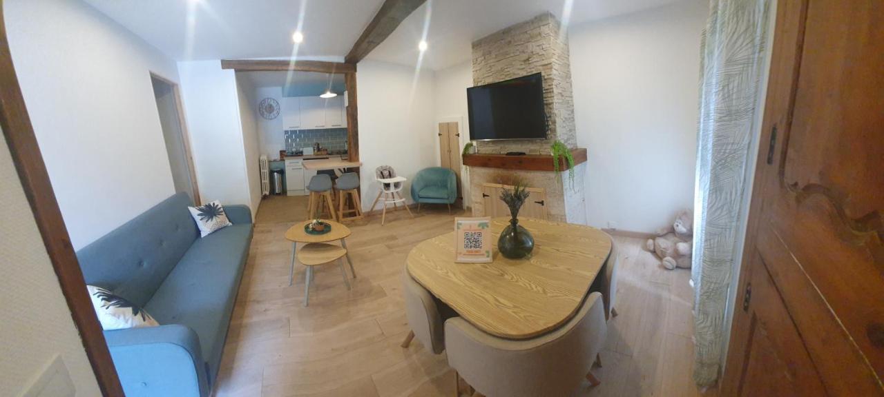 Maison De Rue: Auch Esterno foto